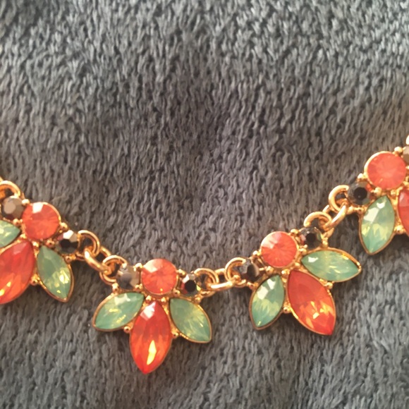 “Flora" Necklace || Crystal Statement Set - Picture 4 of 5